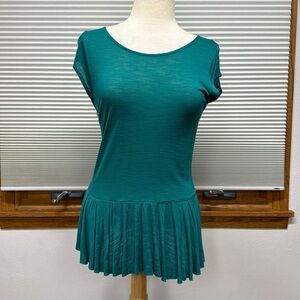 American Eagle Outfitters NWT Green Lightweight Peplum Top Size Medium